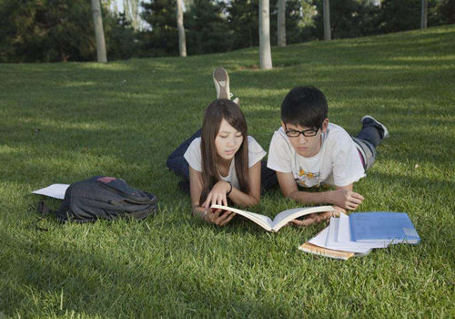 我與琴在校園一起讀書(shū)